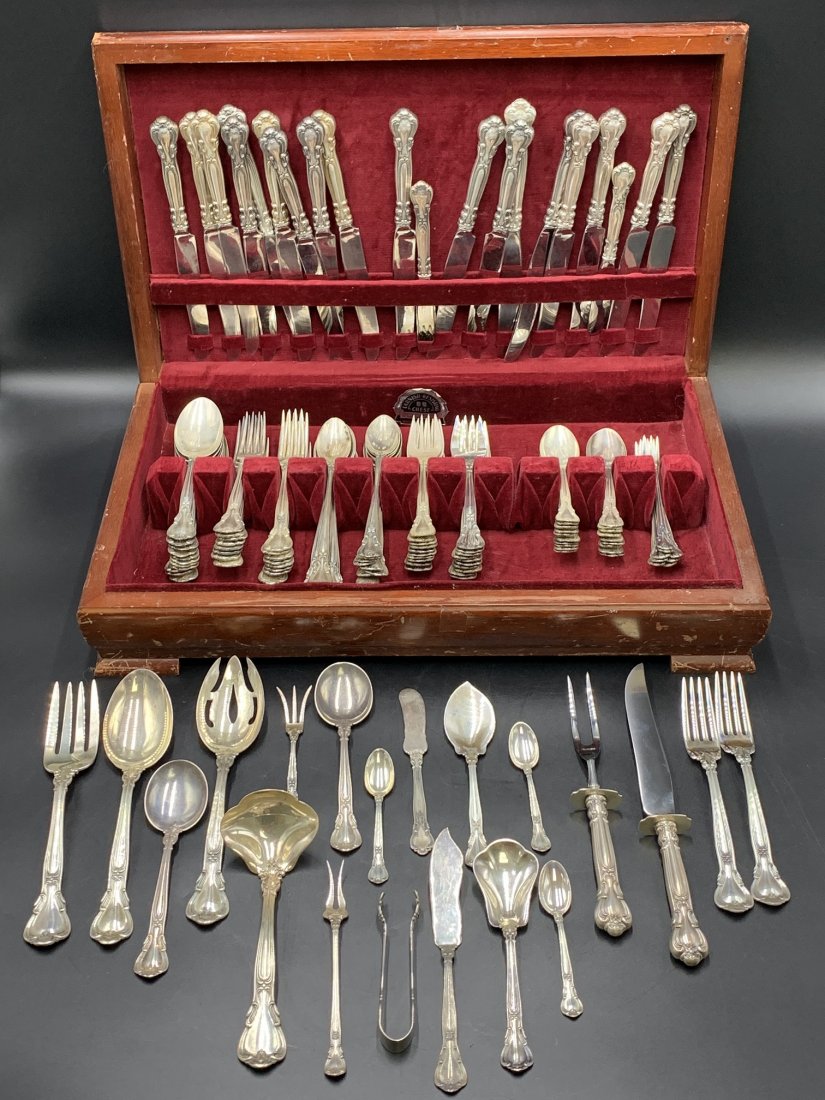 Chantilly By Gorham Sterling Silver Flatware 129.5 t oz: Chantilly By Gorham Sterling Silver Flatware 129.5 t oz. Including 22 handle pieces counted as 7.3 t oz. A total of 132 pieces. (11) Dinner spoons, (18) dinner forks, (2) butter spreader knives, (1) c