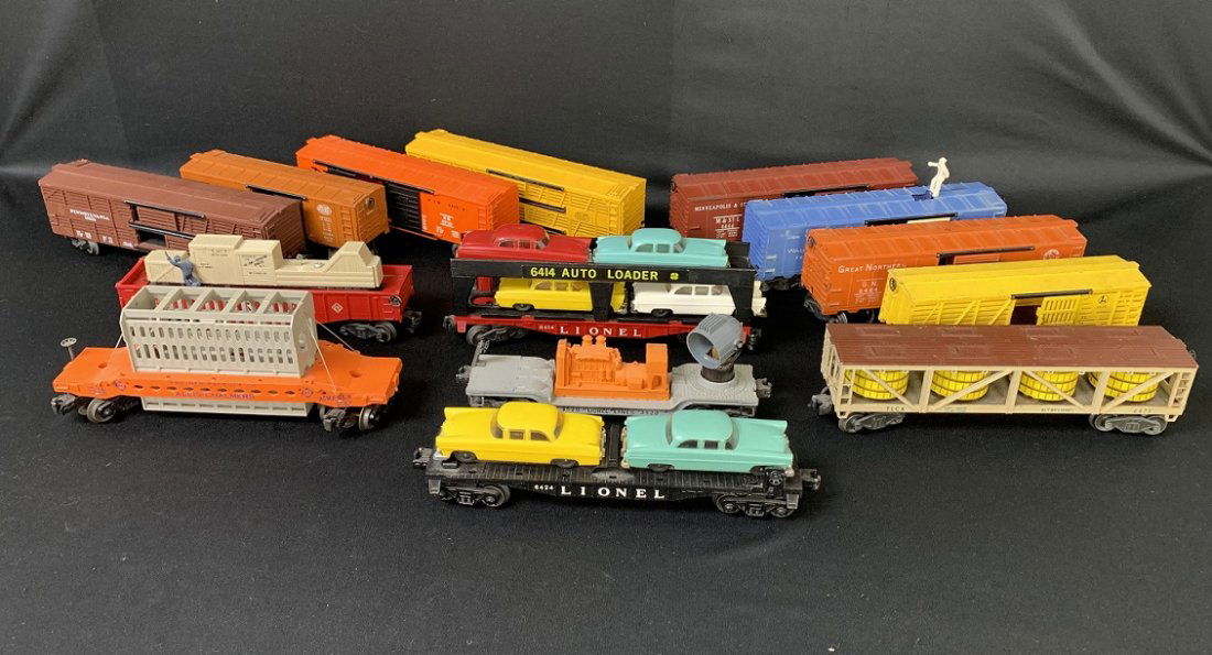 Lionel Train Box Car, Auto Loader, Search light O Gauge (1 of 17)