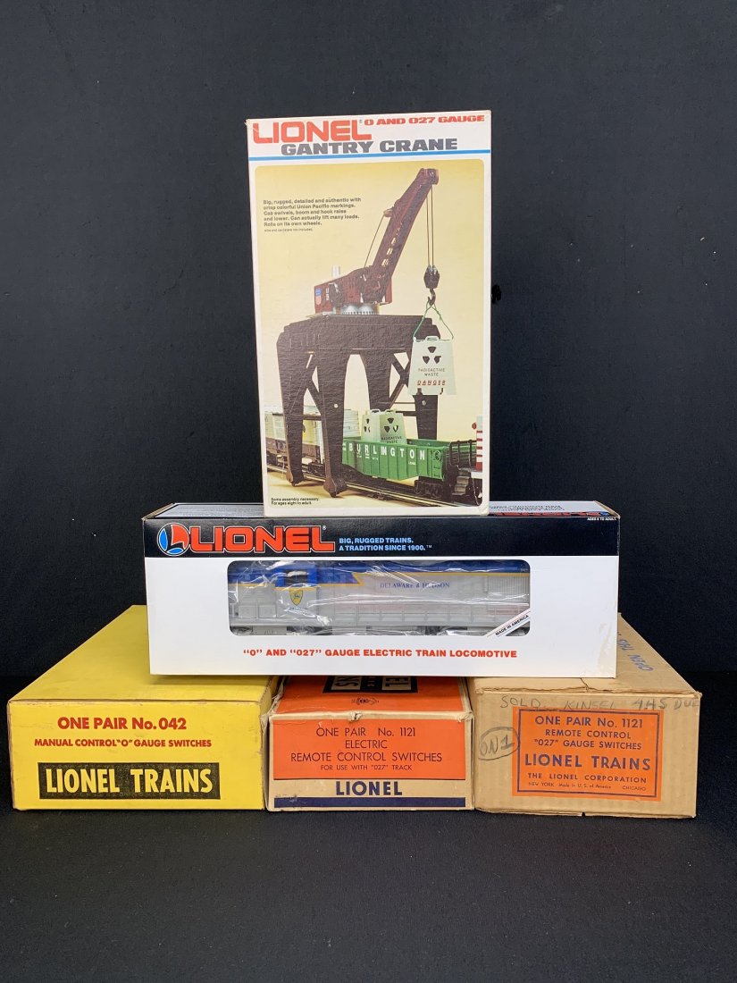 Lot of  Lionel Crane, Locomotive, Control Switches (1 of 13)