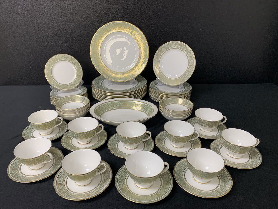 English Renaissance  Royal Doulton Porcelain Dinnerware (1 of 15)