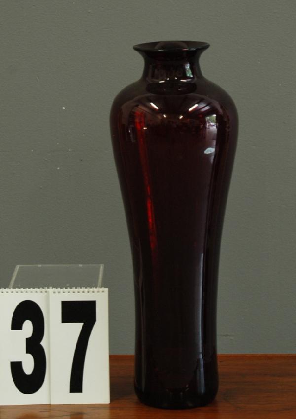 BLENKO RED VASE: HUGE SIGNED BLENKO DEEP RED GLASS VASE, 24H, PAPER LABEL.