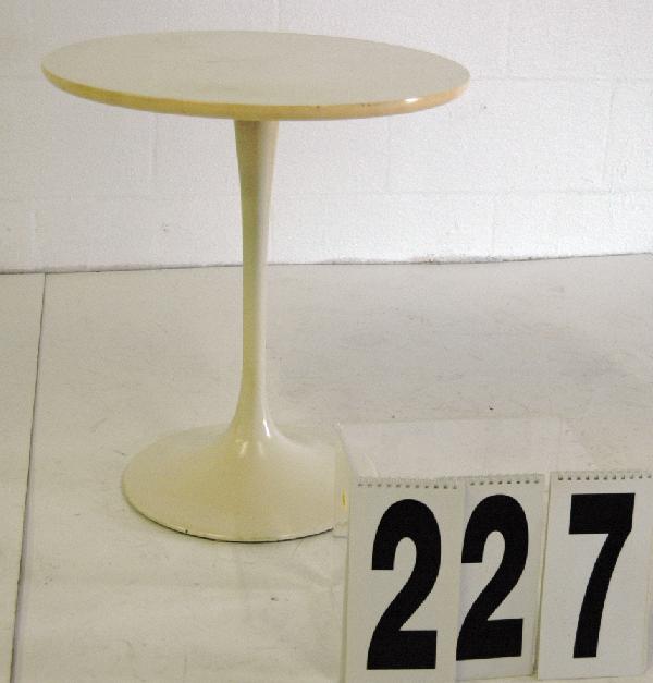 EERO SAARINEN TULIP TABLE: CLASSIC WHITE TULIP SIDE TABLE, EERO SAARINEN DESIGN, 18D X 20H.
