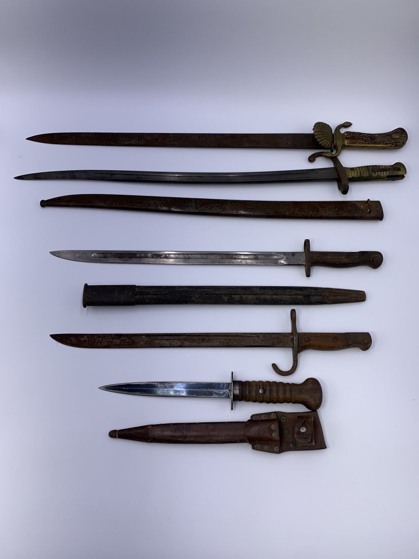Military Dagger, Bayonet & Saber Lot: Military Dagger, Bayonet & Saber Lot . Measurements 27 1/2" length to 13" length. Please refer to all pictures. Overall in good condition.