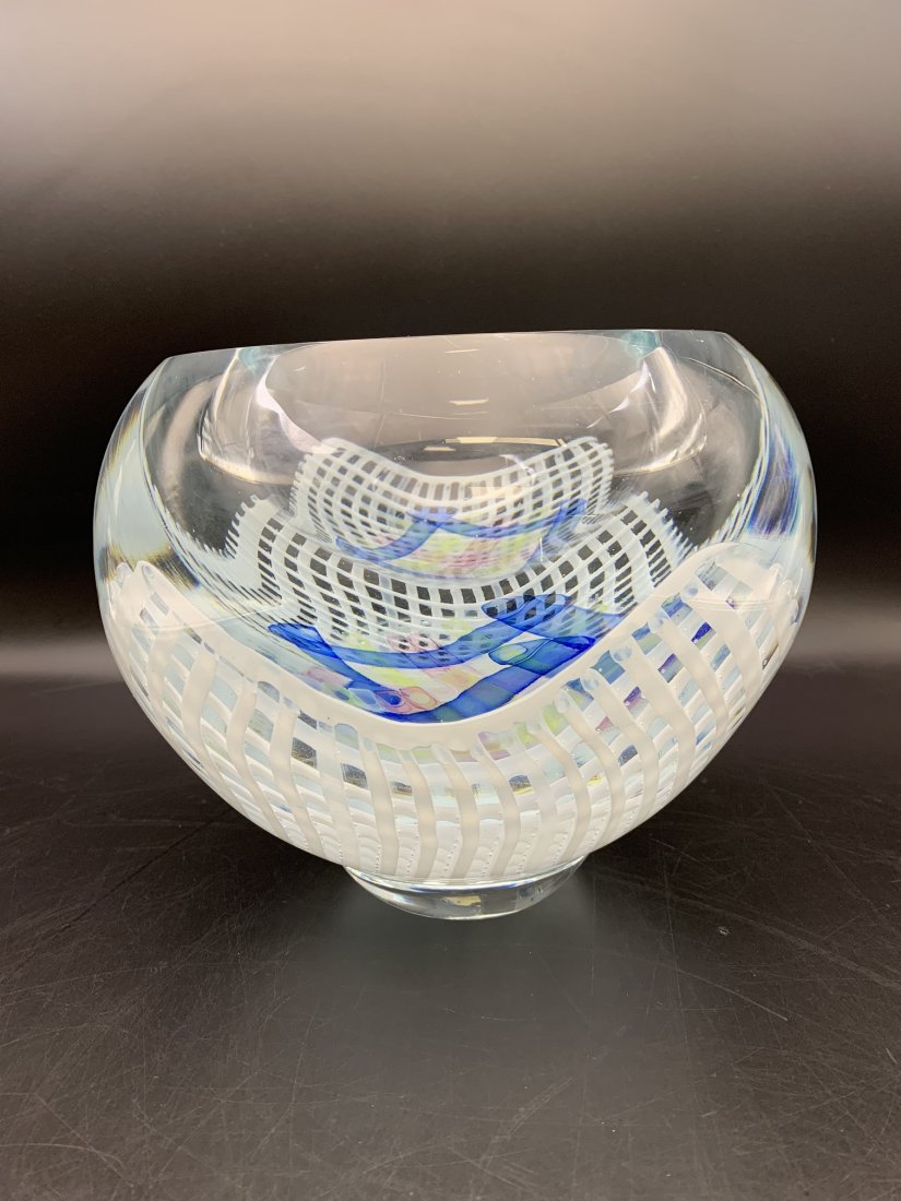 Double Textile Hand Blown Art Glass Vase - Gary Beecham: Double Textile Hand Blown Art Glass Vessel by Gary Beecham . Signed & dated 1983 on the bottom. The blown glass measures 7 1/2" tall x 9" wide. Weight: 26 lbs. In good condition.
