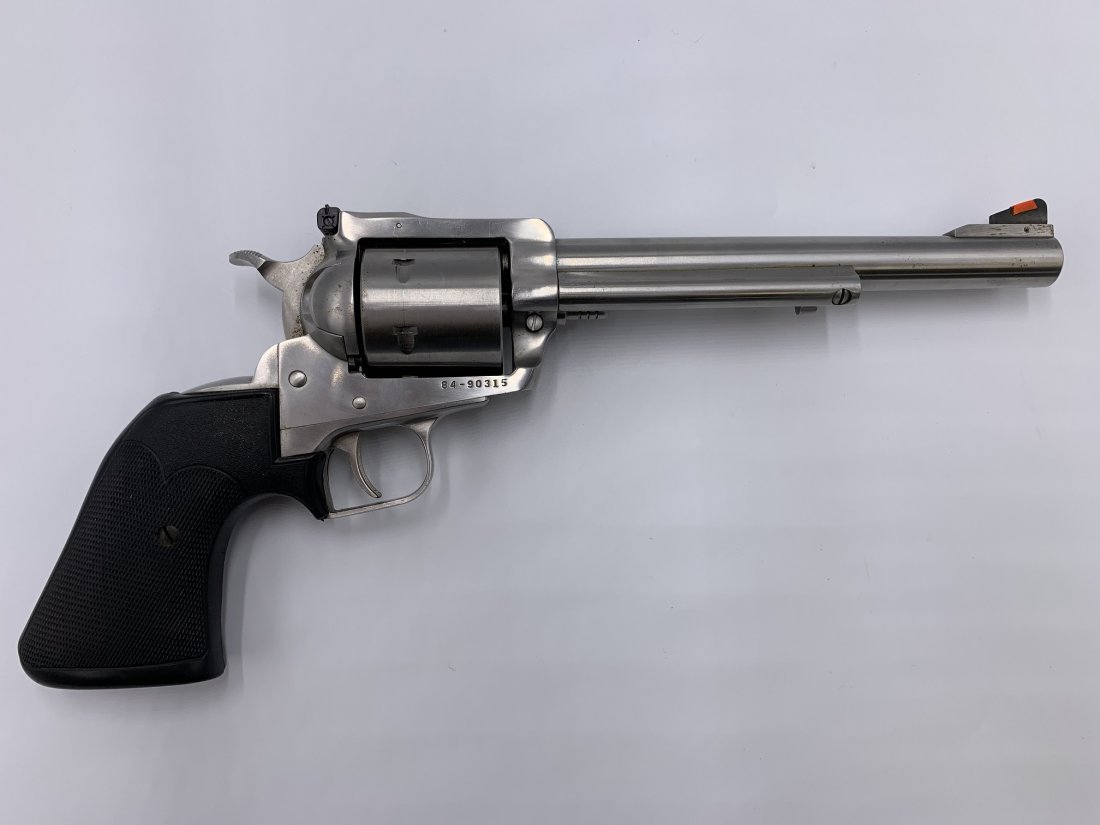 Ruger New Model Super Blackhawk .44 Magnum: Ruger New Model Super Blackhawk .44 Magnum. Single action performance revolver. Serial No. 84-90315. Barrel length: 7 1/2". The revolver come with belt holster. In good condition. $65 will be added to