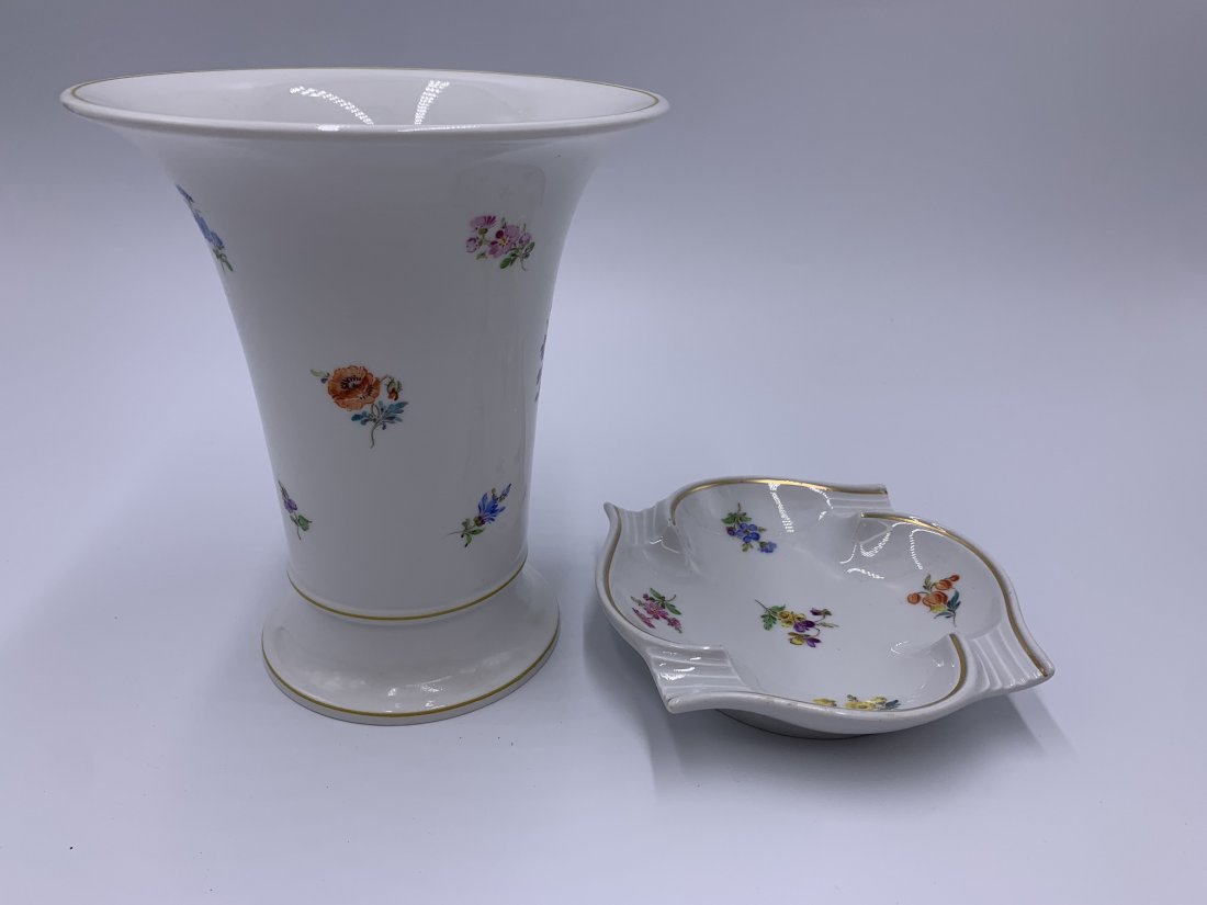 Meissen Porcelain Flower Pattern Trumpet Vase & Cigar Ashtray (1 of 11)