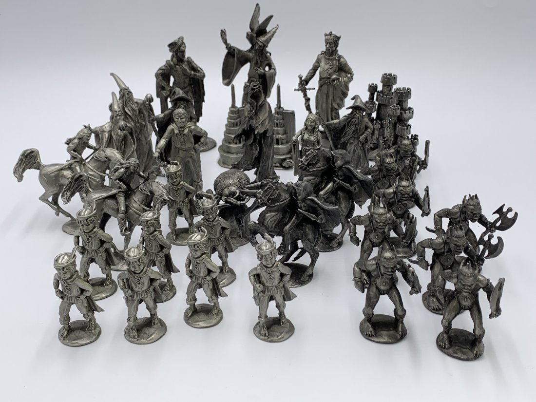 35 pcs "Lord of The Rings" Pewter Figurine by James Lane Casey: 35 pcs mid 80's "Lord of The Rings" Pewter Figurine by James Lane Casey. The figurine measures from 5 3/4" to 2 3/4" tall. Total weight: 13 lbs. Please refer to all pictures. Some of the figurine are
