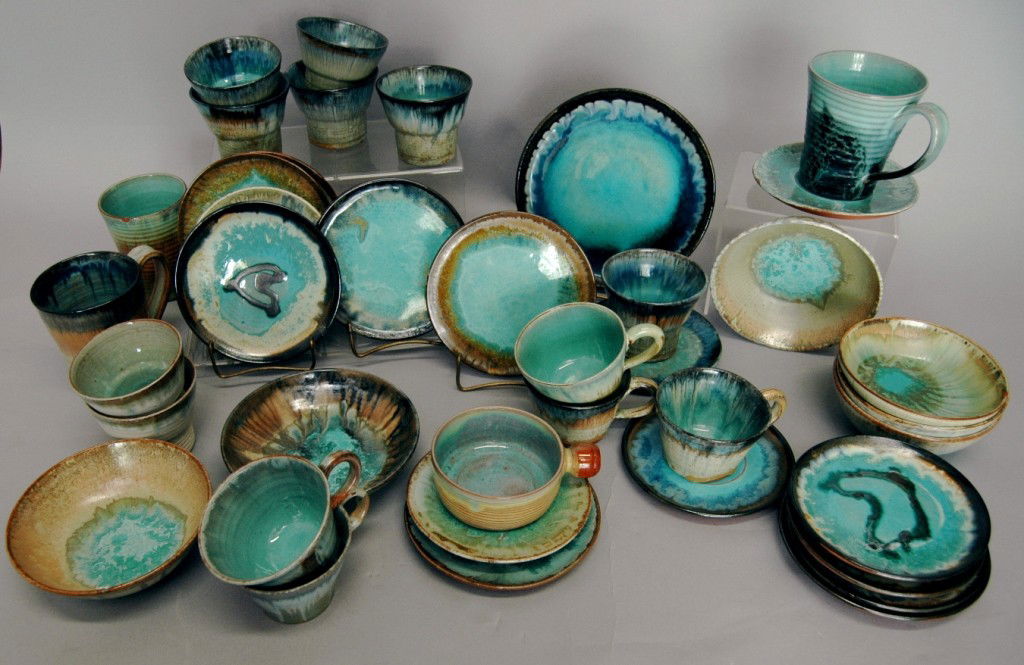 26 MERRITT ISLAND POTTERY COLLECTION