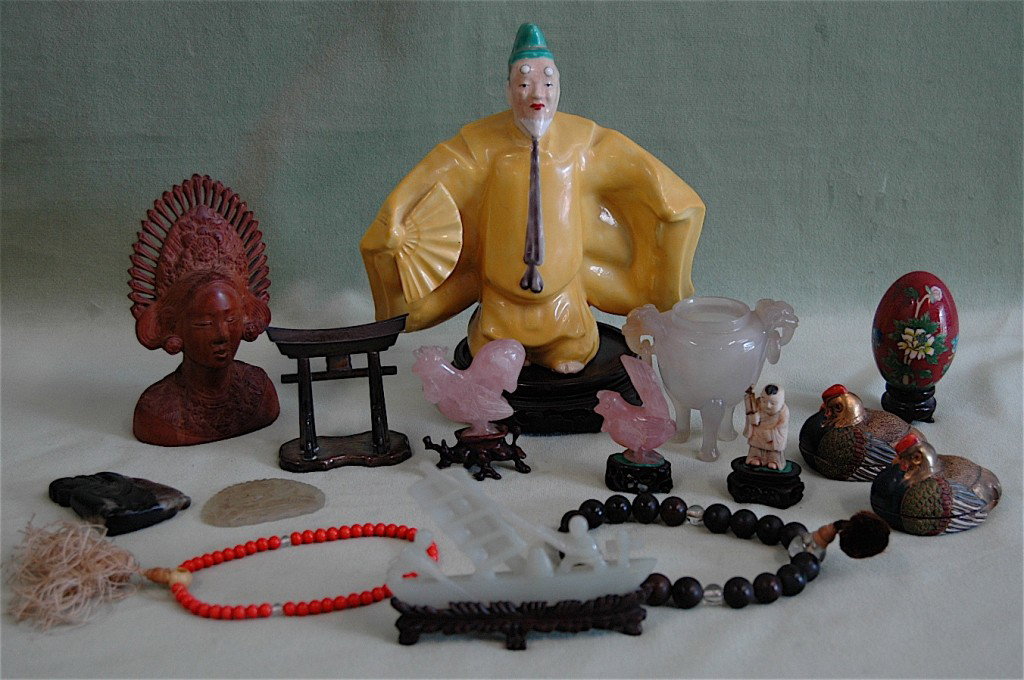 ORIENTAL COLLECTIBLES GROUP LOT: 2 ENAMELED PORCELAIN HENS, 2 ROSE QUARTZ HENS, JADE BOAT, PORCELAIN MAN WITH YELLOW ROBE, OBI SASH HOLDER, BALINESE HEAD, 2 STRINGS OF BEADS, CLOISONNE EGG, JADE DISK, IVORY BOY.
