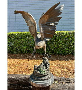 Large Jules Moigniez Bronze Eagle Sculpture on Marble: Large Bronze eagle sculpture on marble base by Jules Moigniez. Signed on the base. The eagle sculpture measures 30" tall x 20" wide x 16" depth. Weight: 57.5 Lbs. Please refer to all pictures. 