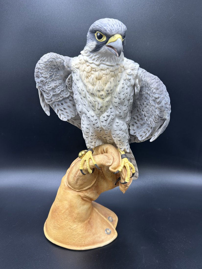 1991 Boehm Porcelain Limited Issue "Peregrine Falcon" on Glove 10207  #35 (1 of 12)