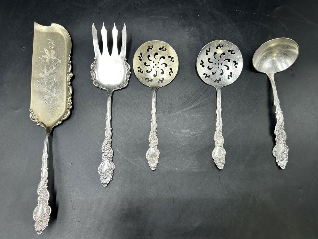 Rogers Bros. "Columbia" Pattern Antique  Silverplate 5 Serving Pieces (1 of 13)