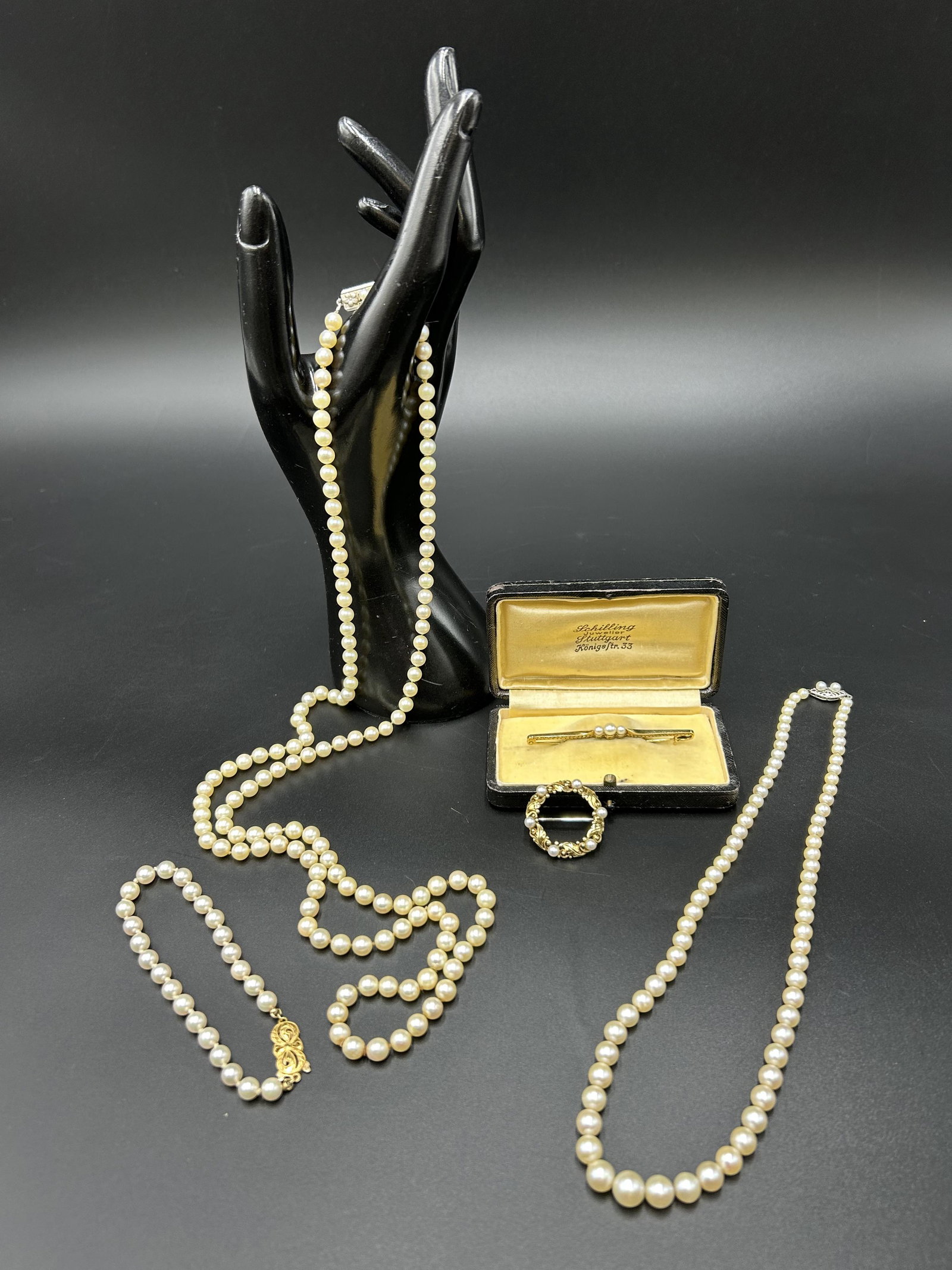 Estate Lot of Pearl Necklaces, Bracelet and Brooches (1 of 20)