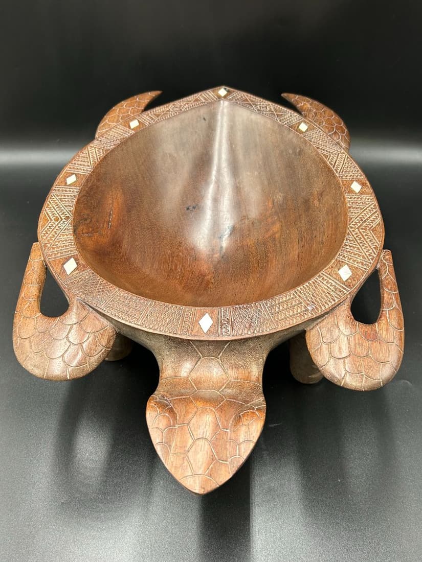 Fiji  Wood Carved  Sea Turtle Kava Bowl with Mother of Pearl inlay (1 of 11)