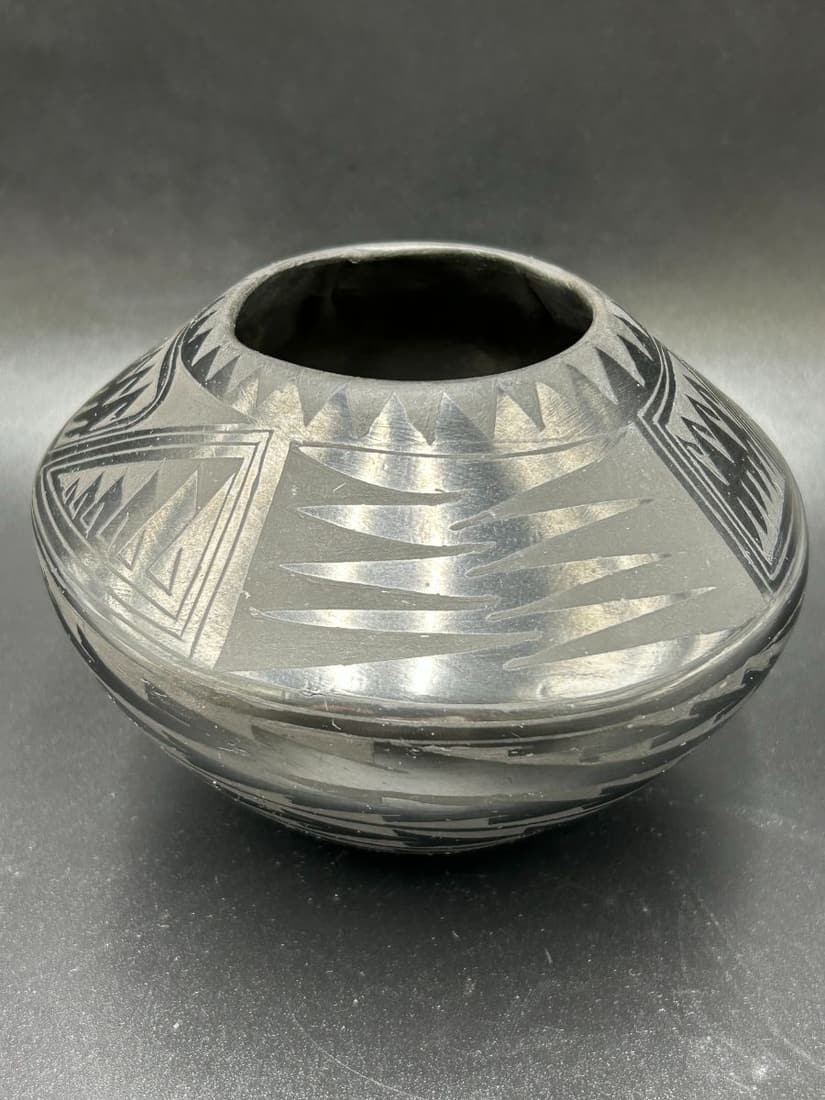 Native American Black Pottery Vase Signed "moe Lewis" Auction