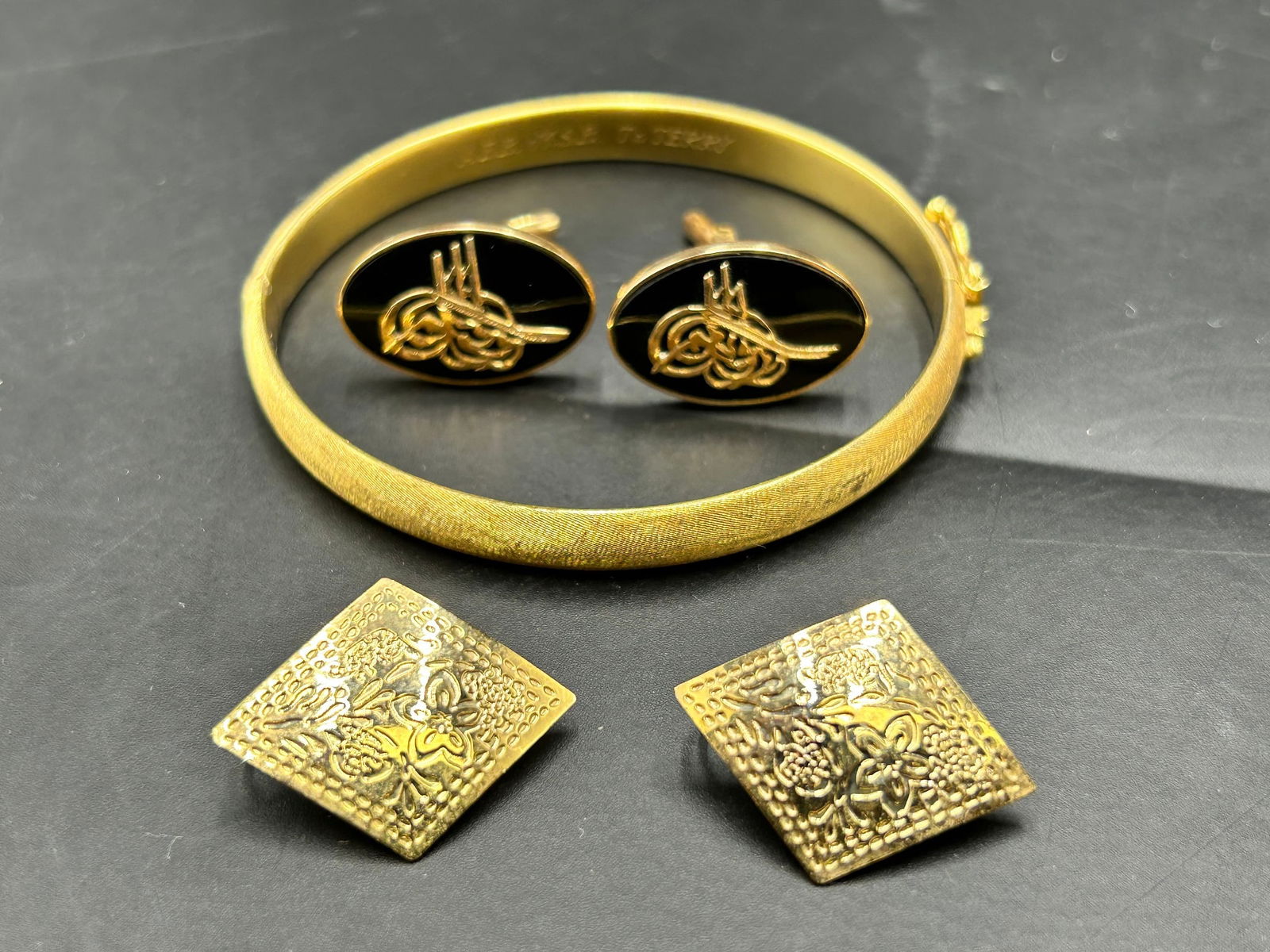 Estate Lot of 14K & 18K Yellow Gold Jewelry Bracelet, Earrings & Cufflinks (1 of 9)