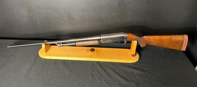 Ithaca Model 37 Featherlight 16 Gauge Pump Shotgun: Model 37 Featherlight 16 Gauge Pump Shotgun. Designed by John Moses Browning this a sportsman hunting rifle 16 GA- 2 3/4 Chamber. Made in the USA Ithaca Gun Co. Inc. Ithaca NY. Some wear to stock, has