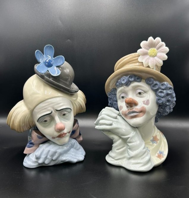 Pair of LLADRO Clown Heads With Hats (1 of 15)
