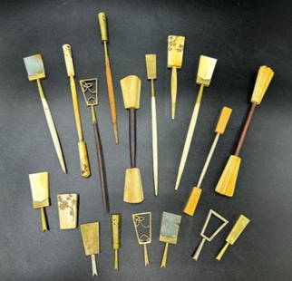 Estate Lot of Vintage Asian Hair Pin Sticks and Decorative Ends: Estate Lot of Vintage Asian Hair Pin Sticks and Decorative Ends. This is a lot of 10 assorted Hair Pin Sticks made from wood, metal, brass and carved motif. They measure from the smallest at 4"