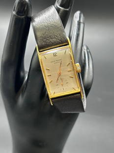 Vintage Patek Philippe Geneve Swiss Men's Wristwatch 18k gold: Vintage Patek Philippe Geneve Swiss Men's Wristwatch 18k gold. This is an 18k yellow gold rectangular curve manual winding wristwatch with subsidiary seconds at 6 o'clock. It is marked on the inside