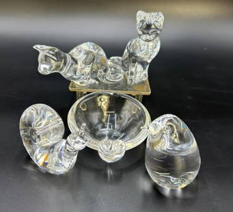 Estate Lot of 5 Baccarat and Steuben Art Glass Figurines: Estate Lot of 5 Baccarat and Steuben Art Glass Figurines. Lot of 2 Baccarat Kitty Cats, 1 sitting ( H 4" x L 3.5") and 1 hunching down (H 2.5" x L 5"). There is no damage to either piece. The