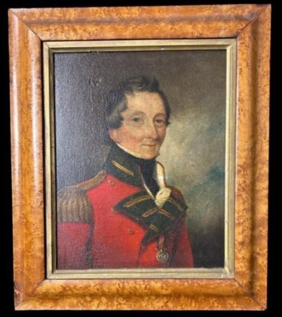 Estate Oil on Wood Panel Portrait Painting of British Military Officer: Estate Oil on Wood Panel Portrait Painting of British Military Officer. This is an unsigned portrait of a gentlemen in uniform with medal. Shows some age and frame has some chips. It measures H 14 3/8