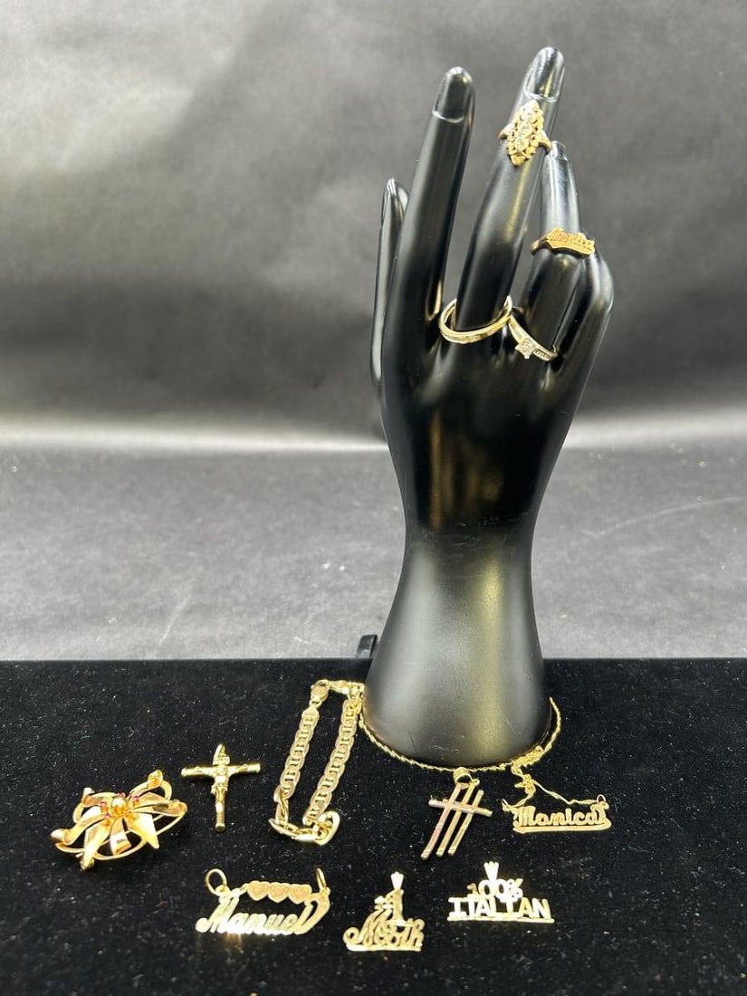 10k 14k & 18k Gold Lot of Wearable and Scrap Jewelry  40 Grams Total (1 of 10)