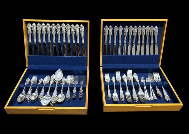 138 Piece Wallace "Sir Christopher" Pattern Sterling Silver Flatware 189.59 Troy Ounce Weight (1 of 6)