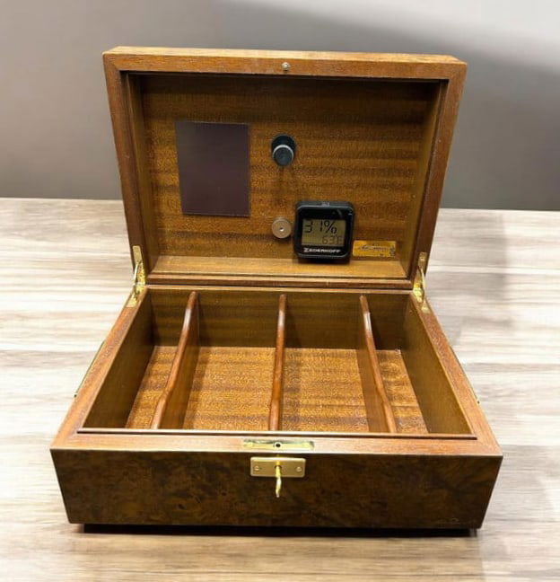 Signed Michel Perrenoud Humidor made in Switzerland Serial #2968: Signed Michel Perrenoud Humidor made in Switzerland Serial #2968 This humidor by Michel Perrenoud is made from burled maple around the mid 90's. It is "as is" dividers are intact, the temperature gage