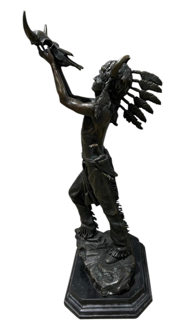 Large Native American Chief Holding a Skull - Bronze Sculpture - Carl Kauba (1 of 16)
