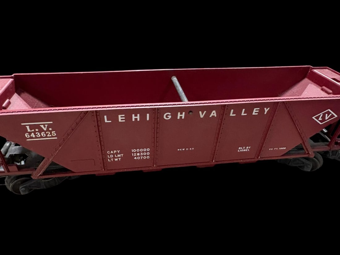 Estate Lot of 7 Vintage Lionel Trains - O Gauge - 16