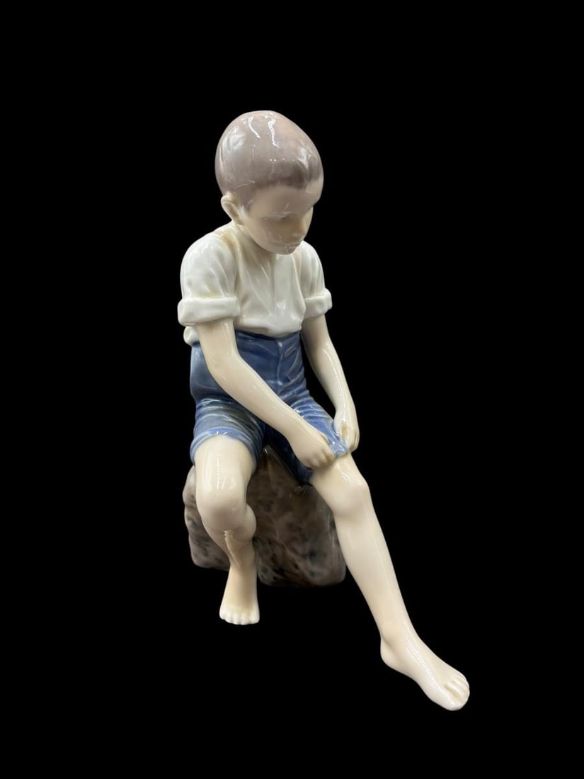 Vintage B&G Royal Copenhagen Young Boy Figure Sitting on a Rock Rolling up Trousers (1 of 8)