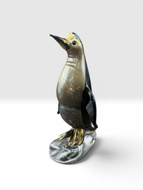 1981 Franco Valmarana Venezia Glass Penquin Sculpture by Vetrarti 500/48: 1981 Franco Valmarana Venezia Glass Penguin Sculpture Vetrarti 500/48. This is beautiful piece of hand blown Venetian Murano art glass. This Penguin has a sleek black tuxedo tail with gold flecked bea