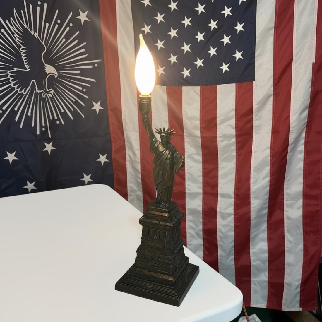 1930's Cast Metal Statue of Liberty Statue Table Lamp: 1930's Cast Metal Statue of Liberty Statue Table Lamp. This was originally a souvenir lamp featuring Lady Liberty. Celebrate the countries 250th Birthday with this awesome lamp portraying our sign of 