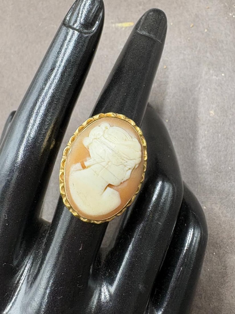 Estate Lot of 7- 14k & 10K Gold Rings Cameo, Jade, Diamonds 22.28 grams total wt - 2