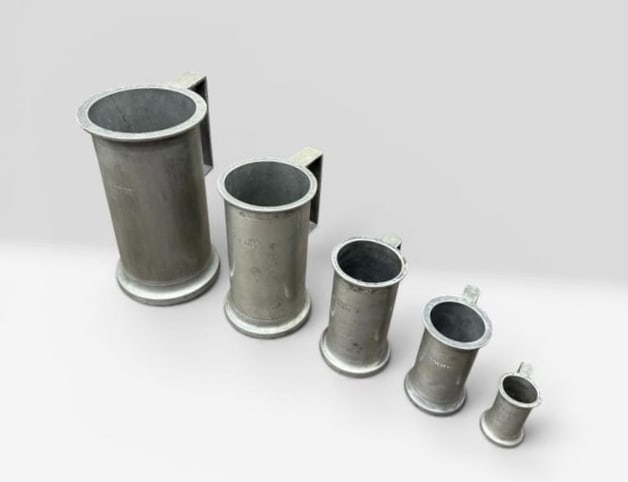 Estate Lot of 4 French Pewter Litre to Double Centilitre Size Tankard: Estate Lot of 4 French Pewter Litre to Double Centilitre Size Tankard. This contains :1- Litre Tankard measuring 7.25" tall x 5.75" wide. 1- Demi Litre Tankard H 5.75" , 1- Double Decilitre H 4.25" (m