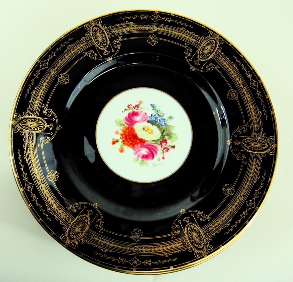 10 Royal Worcester Service Plates: Set of 10 Royal Worcester service plates, hand painted with cobalt edge decorated with gold stenciling, beautiful 10.25 dia. Artists are Hale, Stanley and Teynsend. Very good condition.