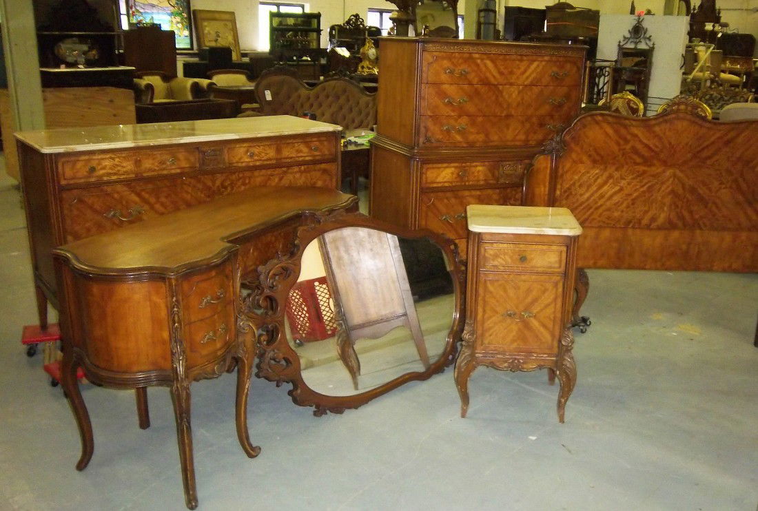 ca. 1900 American satinwood 5 pc. m/t bed set: Fine quality ca. 1900 American satinwood 5 pc. marble top bedroom set;vanity,end table,high boy,ladies dresser and mirror Auction Estimate $1,250-2,500