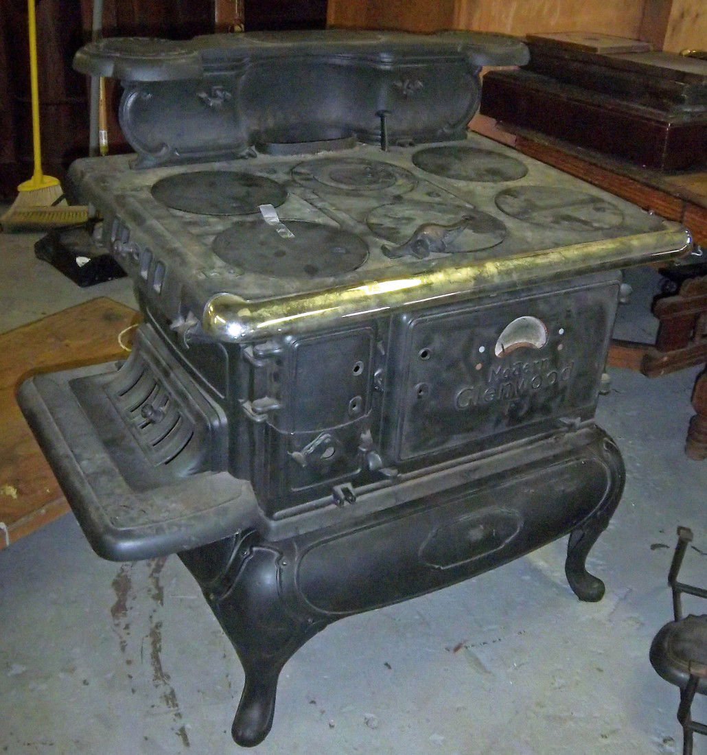 Cast Iron modern Glenwood stove: Cast Iron modern Glenwood stove Auction Estimate 400-800