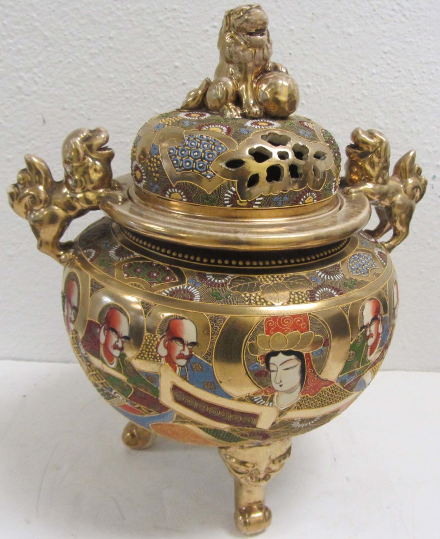 19th C. Satsuma covered jar with foo dogs: 19th C. Satsuma covered jar with foo dogs 17 x 14 Auction Estimate 200-400