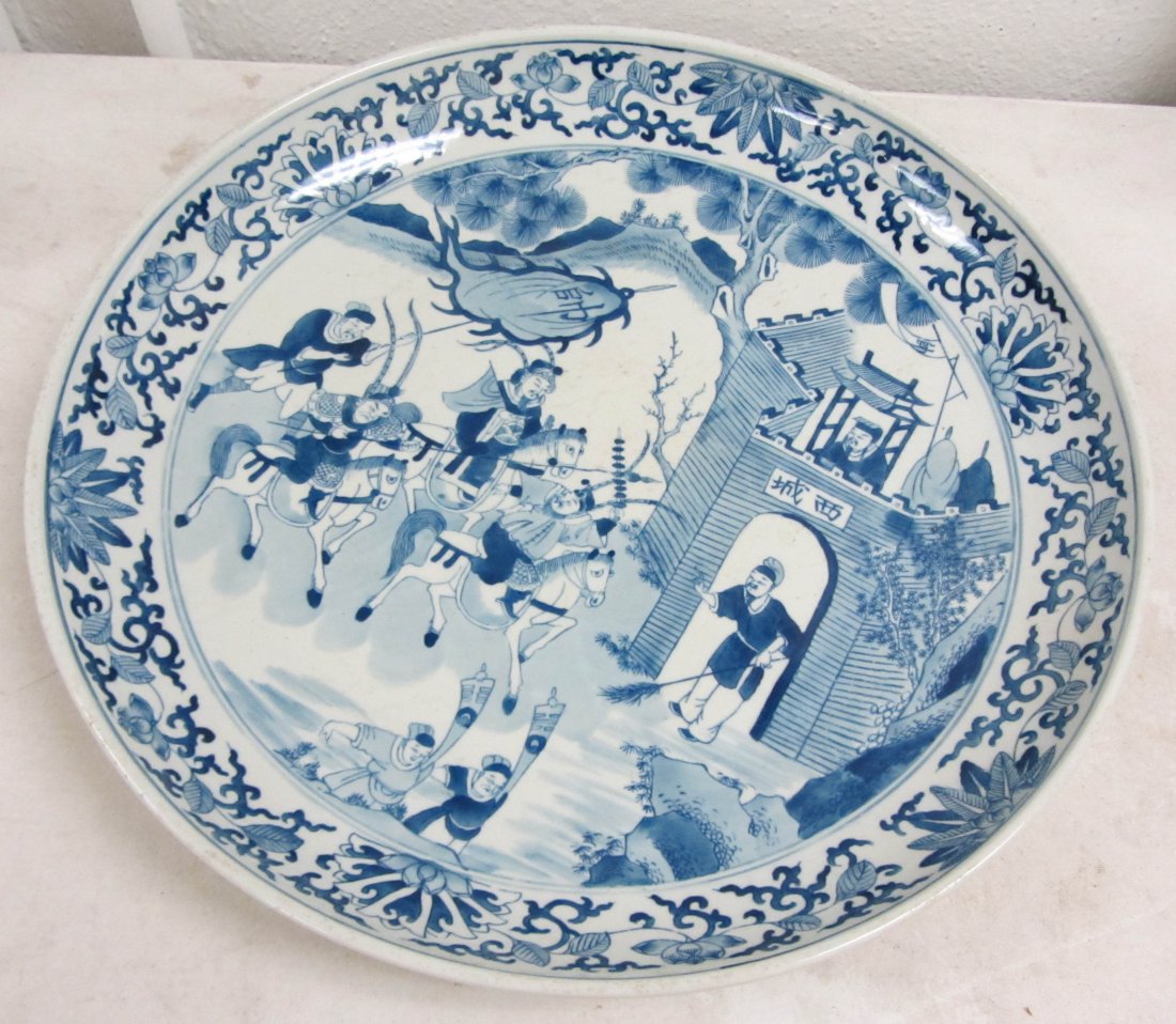 18th C. Chinese porcelain charger: 18th C. Chinese porcelain charger decorated with story of war, six Chinese character mark on base Auction Estimate 300-500