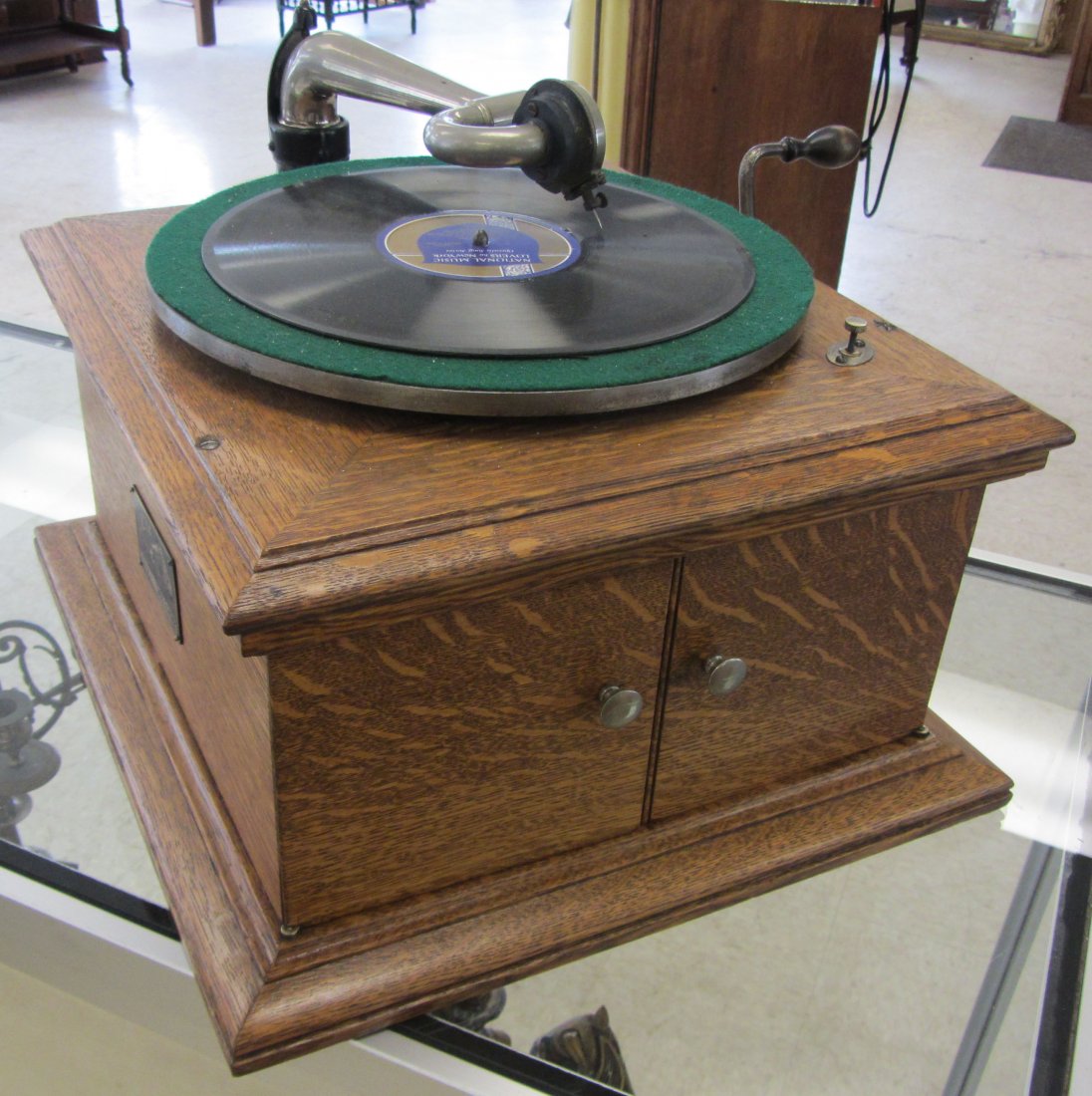 C1900 Quartersawn oak Victor phonograph: C1900 Quartersawn oak Victor phonograph VV-VI