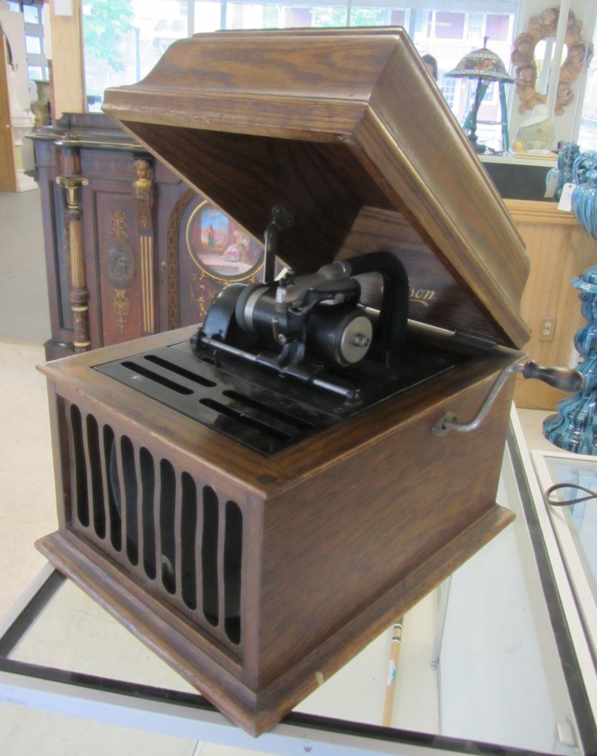 Rare Ea. 20th C. Oak case Edison Amberola: Rare Ea. 20th C. Oak case Edison Amberola 13 x 12 x 16 Auction Estimate 300-600