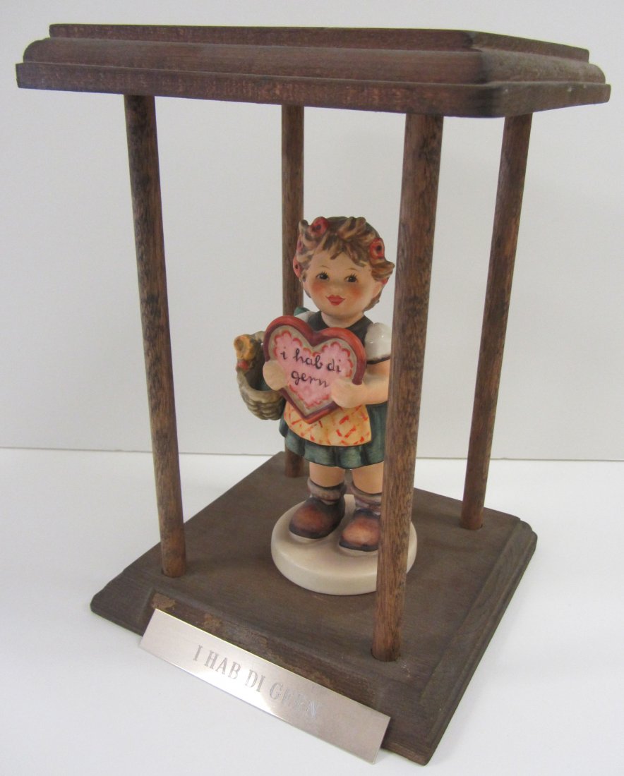 C1972 Collectors Club "Valentine Gift": C1972 Collectors Club Special Edition "Valentine Gift" 8 1/2"h Auction Estimate 50-150