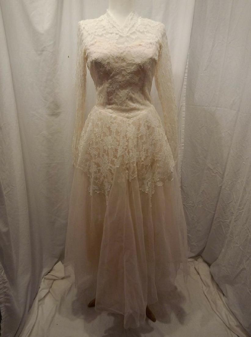 Beautiful Ladies 1950's Vintage pale Pink Tulle & Lace (1 of 8)