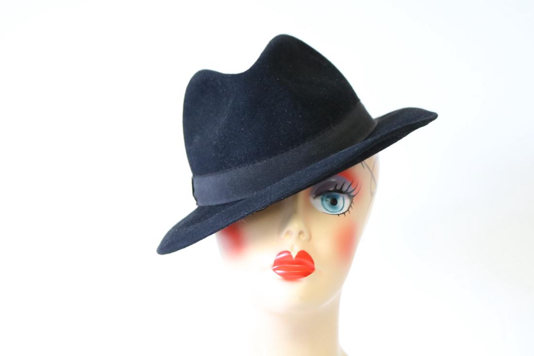 Vintage Men's Black Hat: fedora style, great condition. Approx. size 7