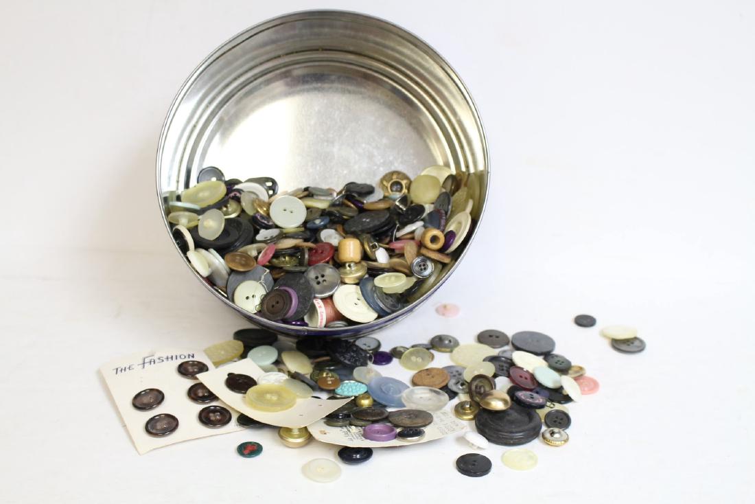 Tin of Mixed Vintage Buttons (1 of 5)