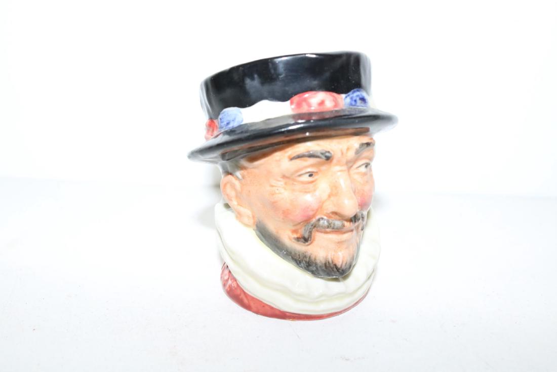 Royal Doulton Toby Mug, D6 233 Beef Eater (1 of 3)