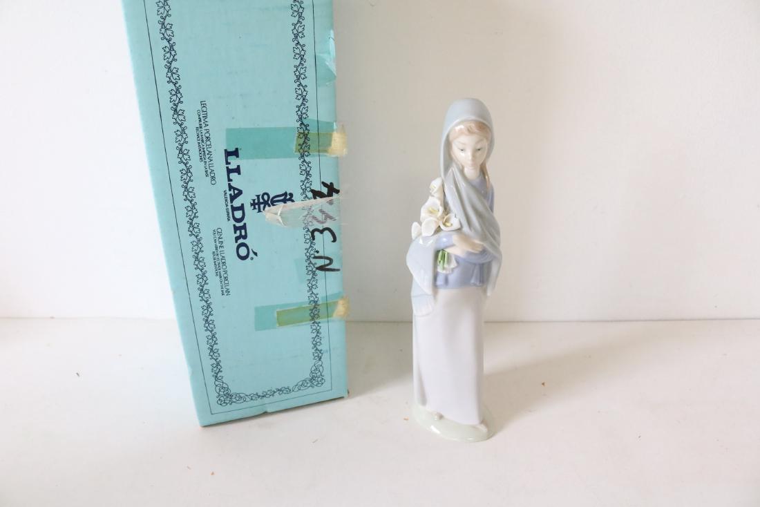 Lladro, Girl with Calla Lilies #650: Retired