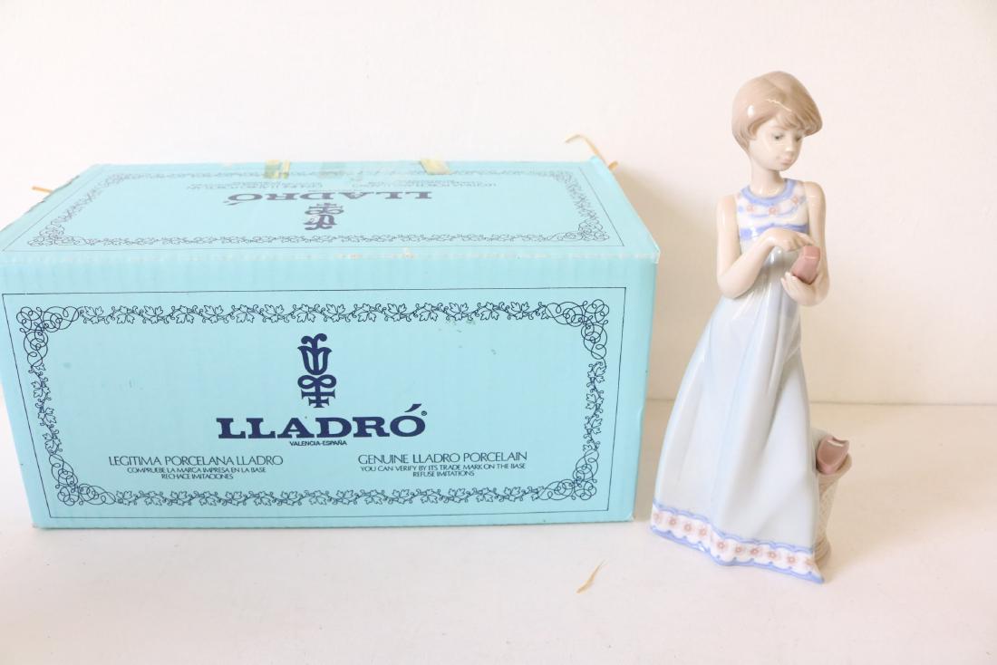 Lladro, Calling A Friend #5607: girl with a phone, retired